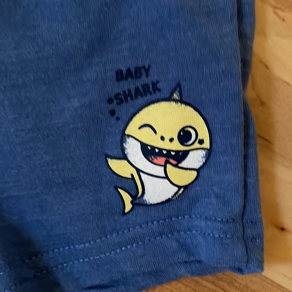 Baby Shark Three Piece Outfit - Size 0/3 Months - Picture 8 of 14